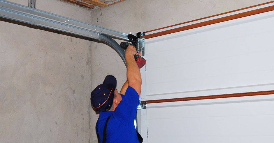 Garage Door repairman Syracuse NY